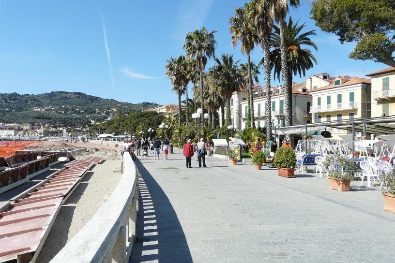 Casa Bisou Italia Wifi Et Parking Free Privato Villa Diano San Pietro Dış mekan fotoğraf
