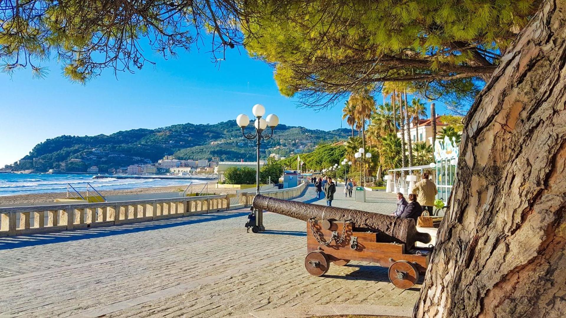 Casa Bisou Italia Wifi Et Parking Free Privato Villa Diano San Pietro Dış mekan fotoğraf