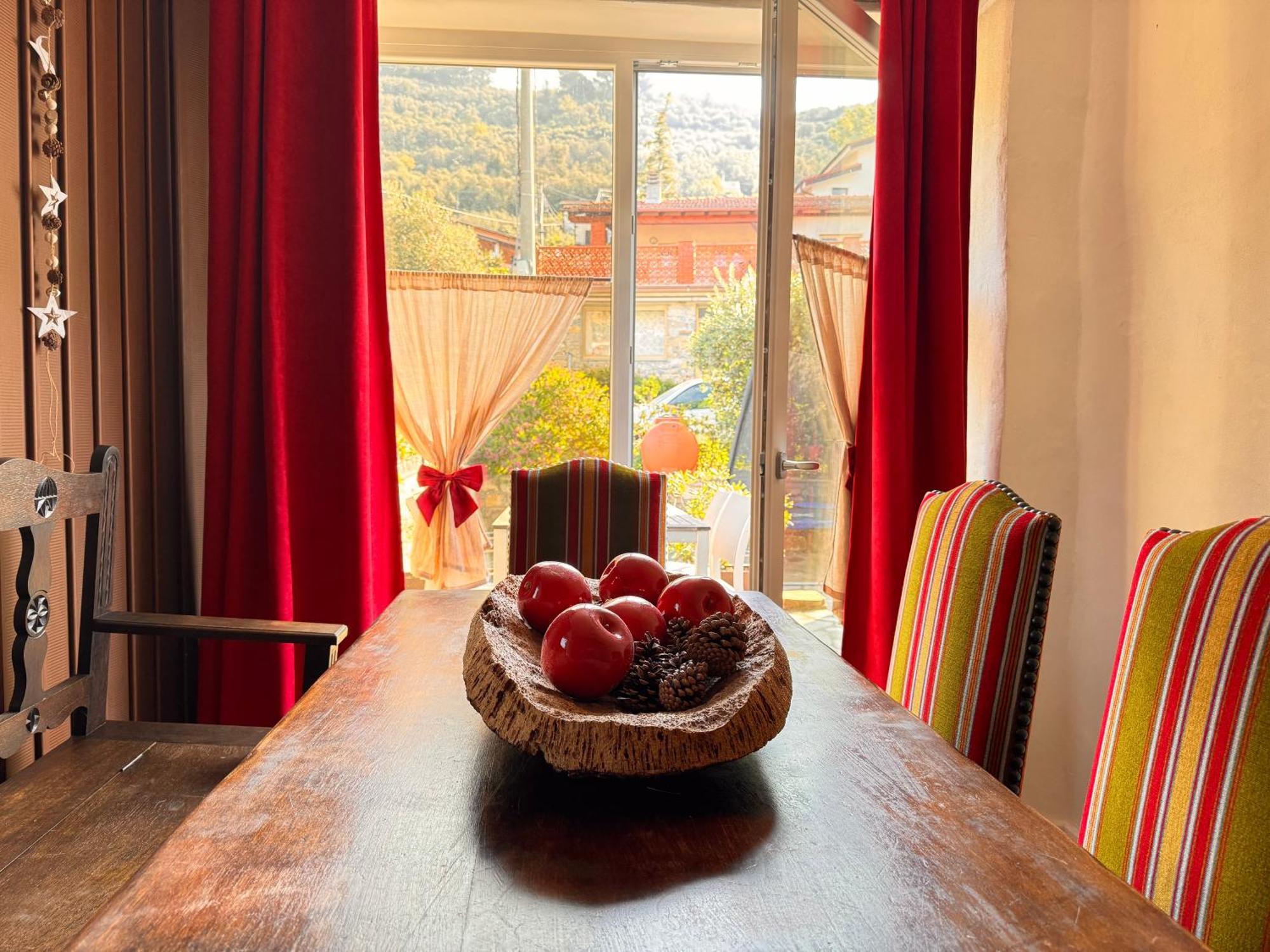 Casa Bisou Italia Wifi Et Parking Free Privato Villa Diano San Pietro Dış mekan fotoğraf